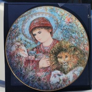 The Edna Hibel Christmas Plate For 1989, "Peaceful Kingdom"